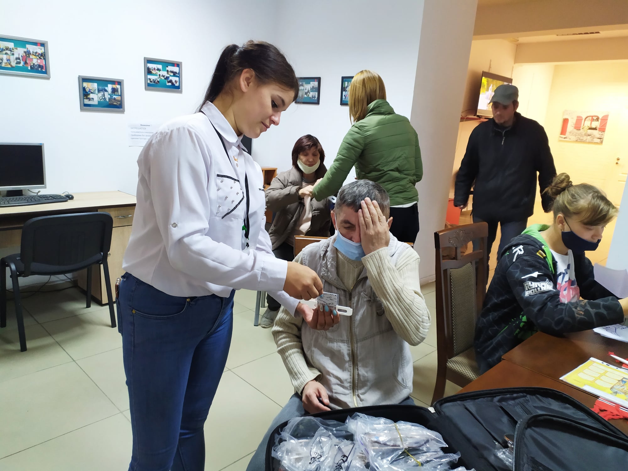 Человечество издавна осознало цену здоровья, посвящая этой теме мудрые цитаты, которые служат средством передачи знаний и опыта старшего поколения младшему. С пониманием ценности здоровья и разрушительных последствий болезней следует мысль о необходимости бережного отношения к собственному здоровью. Сегодня наши бенефициары позаботились о своём здоровье и проверили своё зрение.