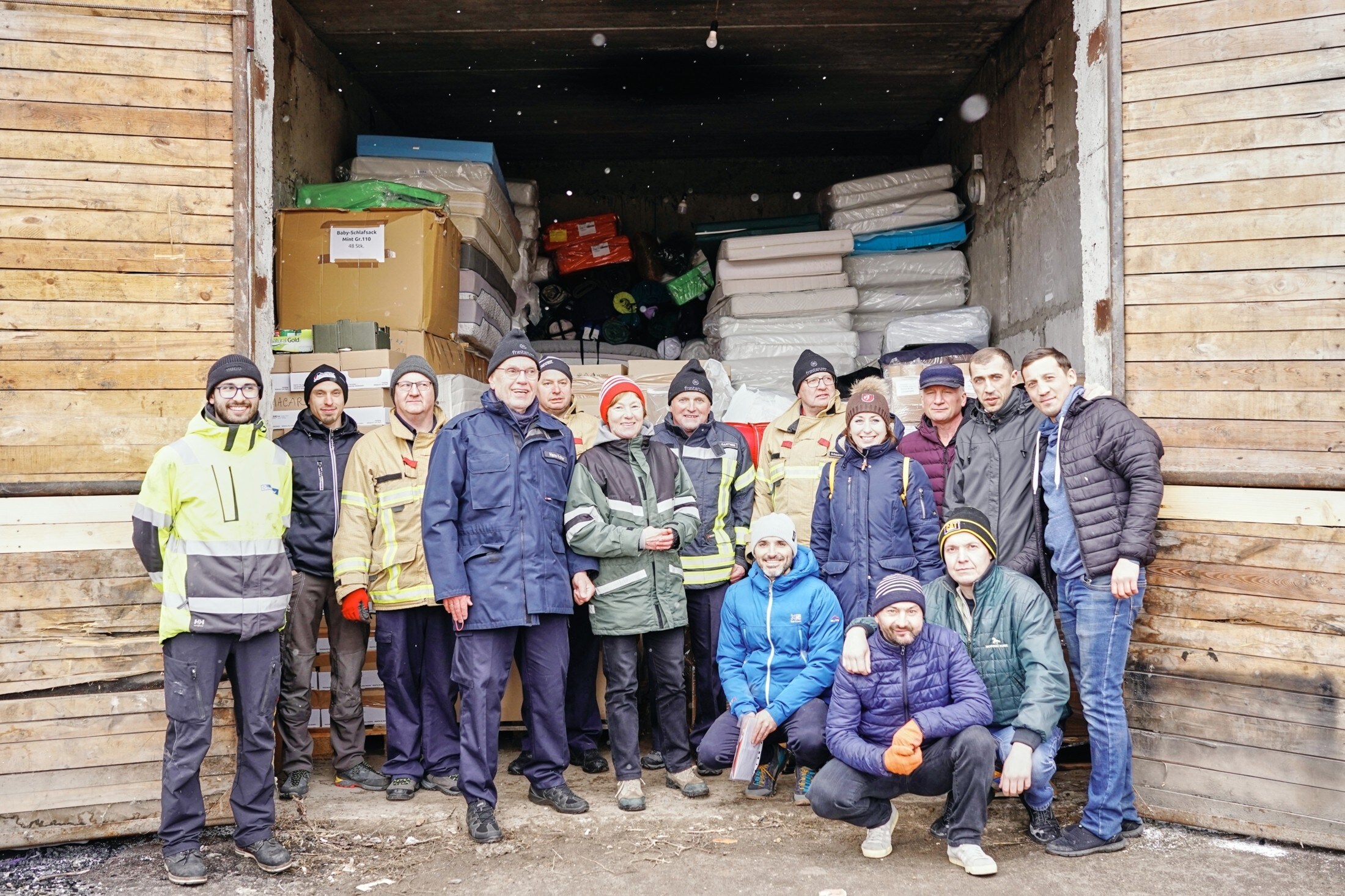 Wie schnell die Vorarlberger Feuerwehr wirklich ist, zeigt der jüngste Hilfstransport in die moldawische Hauptstadt Chisinau. Immer mehr Ukrainer flüchten in eines der ärmsten Länder Europas. Um Frauen und Kinder mit dem nötigsten zu versorgen, startete der Rankweiler Altbürgermeister und Moldawien-Experte Hans Kohler eine spontane Hilfsaktion.